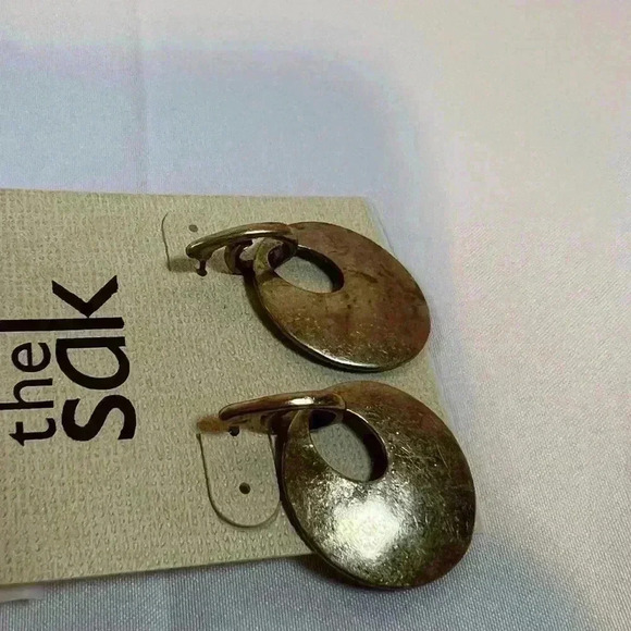 THE SAK GOLD‎ TONE ROUND CUT OUT DANGLE DROP EARRINGS POST BACKS - Picture 2 of 4